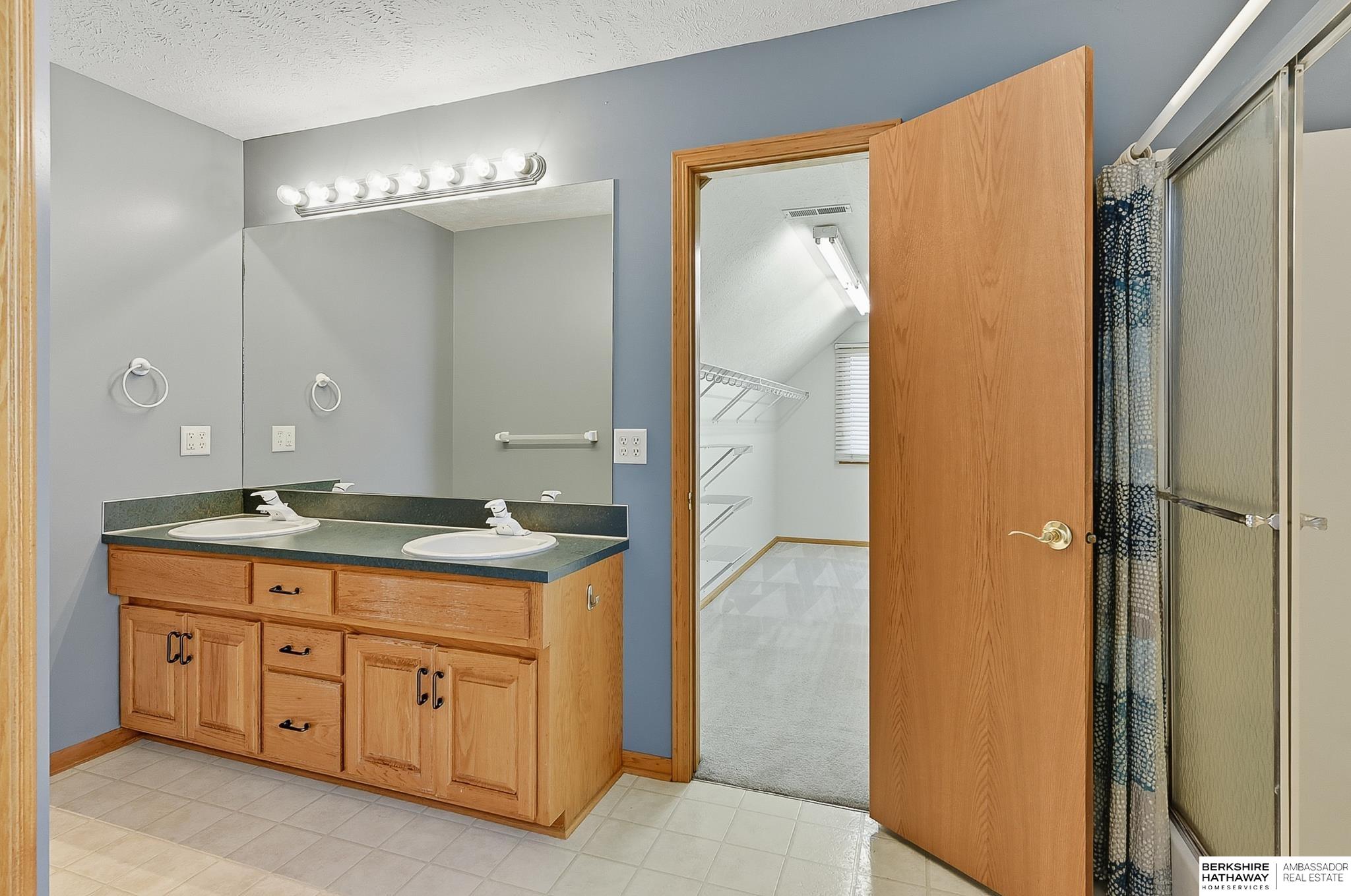 Omaha, Nebraska 68136, United States, 4 Bedrooms Bedrooms, ,3 BathroomsBathrooms,Residential,Active,213999