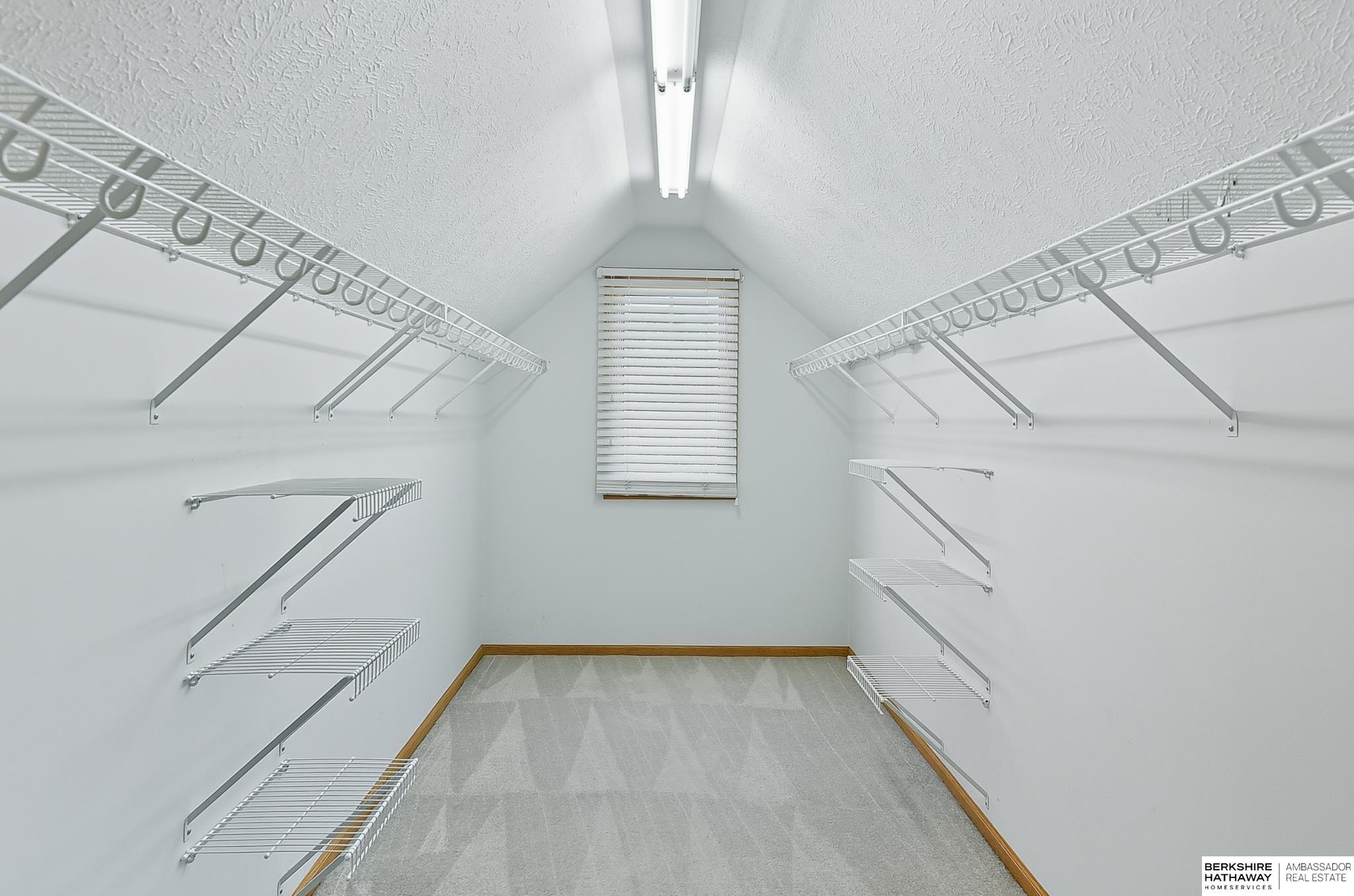 Omaha, Nebraska 68136, United States, 4 Bedrooms Bedrooms, ,3 BathroomsBathrooms,Residential,Active,213999