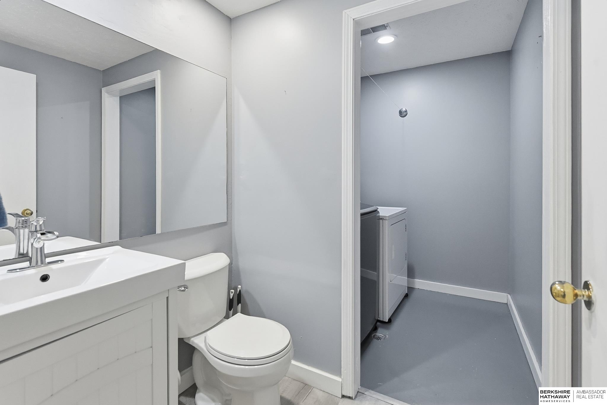 Omaha, Nebraska 68118, United States, 3 Bedrooms Bedrooms, ,2 BathroomsBathrooms,Residential,Active,250623