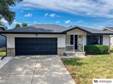 Photo of 1541 SW Lacey Lane, Lincoln, NE 68522 (MLS # 22626442)
