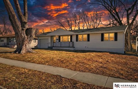 Photo of 1703 Pelton Avenue, Bellevue, NE 68005 (MLS # 22604935)