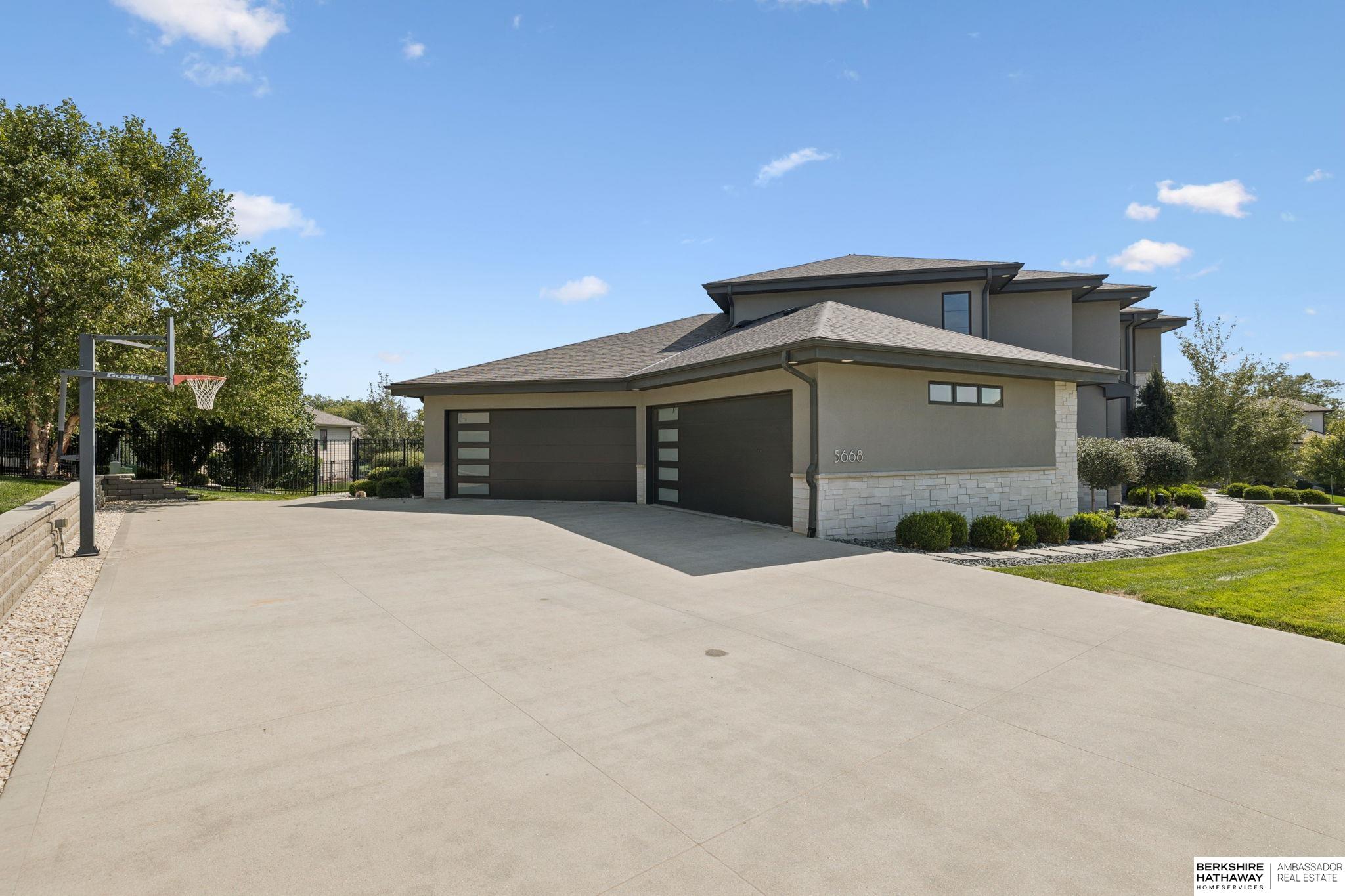 Elkhorn, Nebraska 68022, United States, 4 Bedrooms Bedrooms, ,6 BathroomsBathrooms,Residential,Active,217123