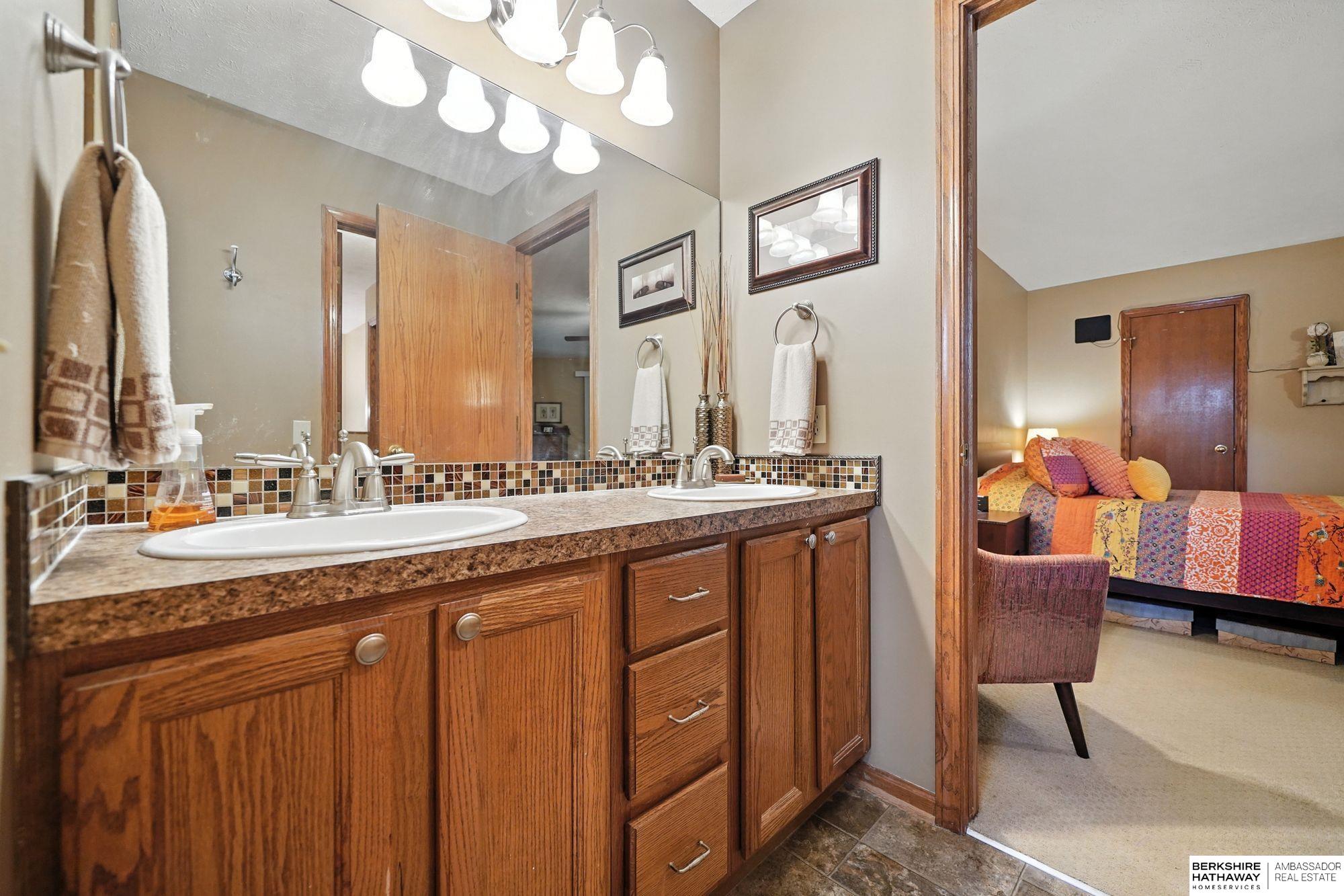 Lincoln, Nebraska 68528, United States, 2 Bedrooms Bedrooms, ,2 BathroomsBathrooms,Residential,Active,224578