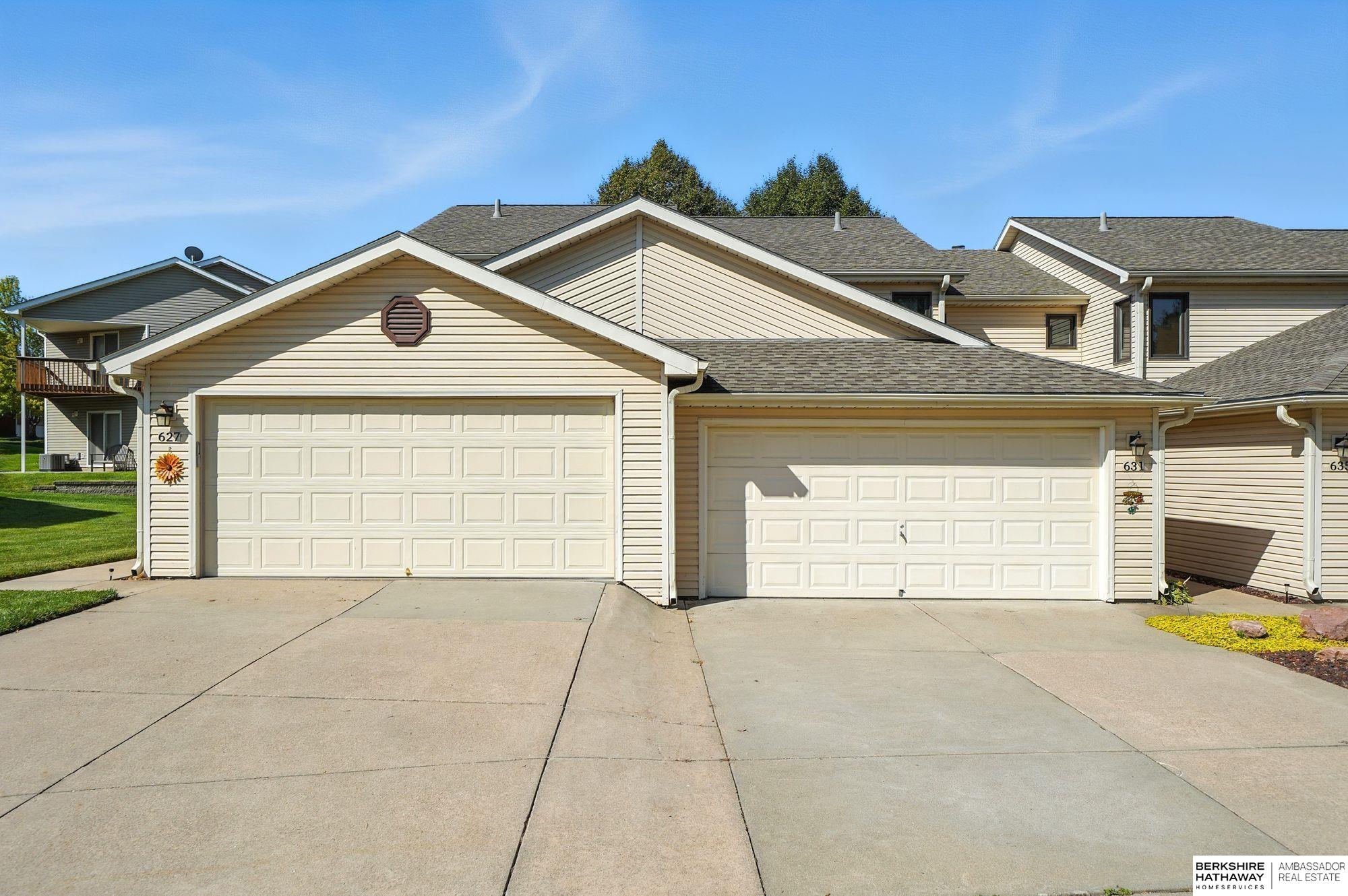 Lincoln, Nebraska 68528, United States, 2 Bedrooms Bedrooms, ,2 BathroomsBathrooms,Residential,Active,224578