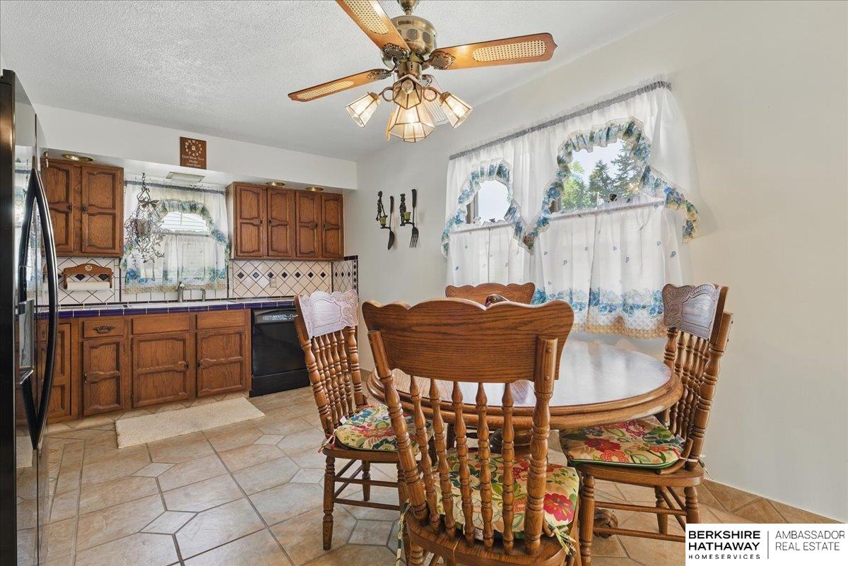 Omaha, Nebraska 68117, United States, 3 Bedrooms Bedrooms, ,2 BathroomsBathrooms,Residential,Pending,144859