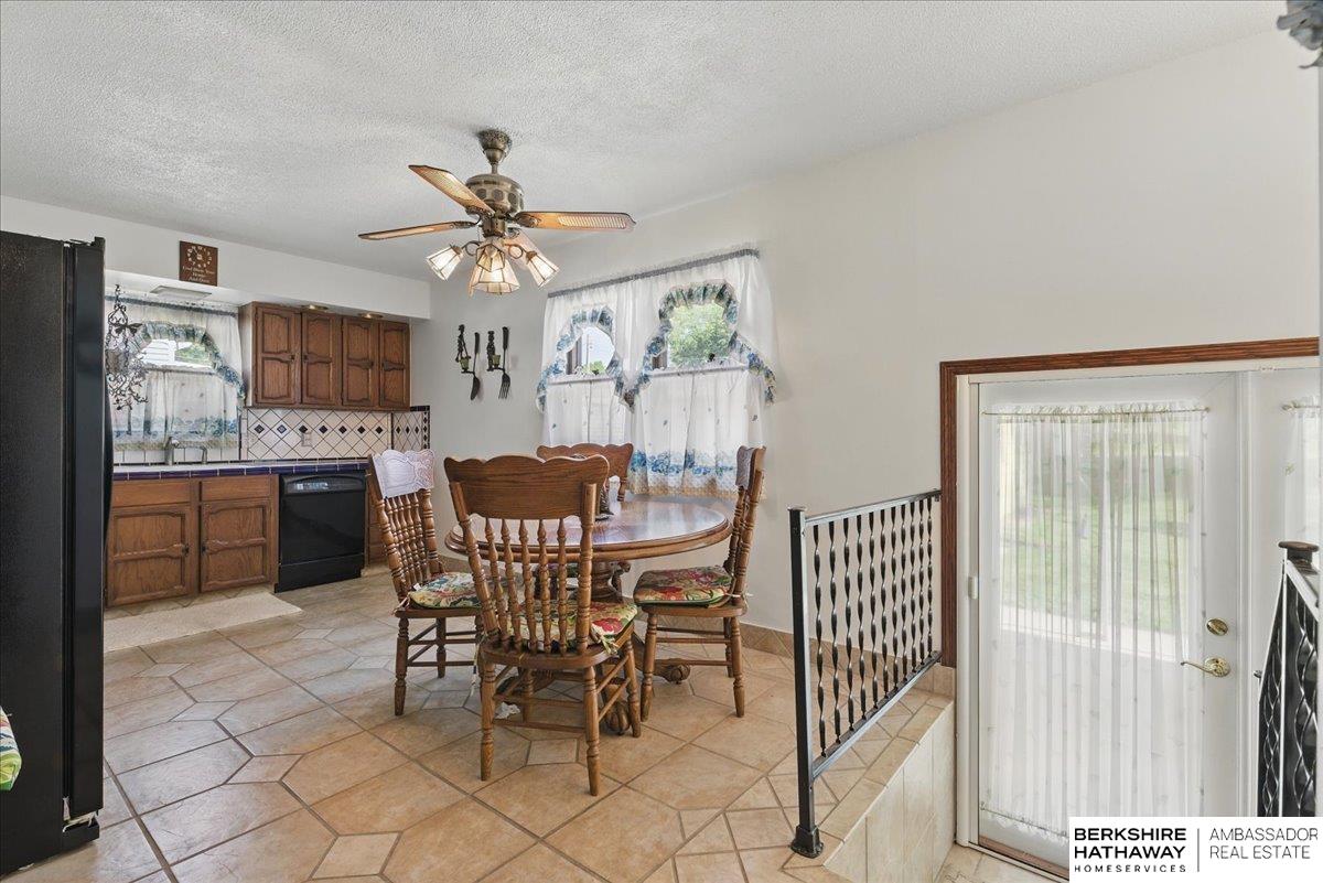 Omaha, Nebraska 68117, United States, 3 Bedrooms Bedrooms, ,2 BathroomsBathrooms,Residential,Pending,144859