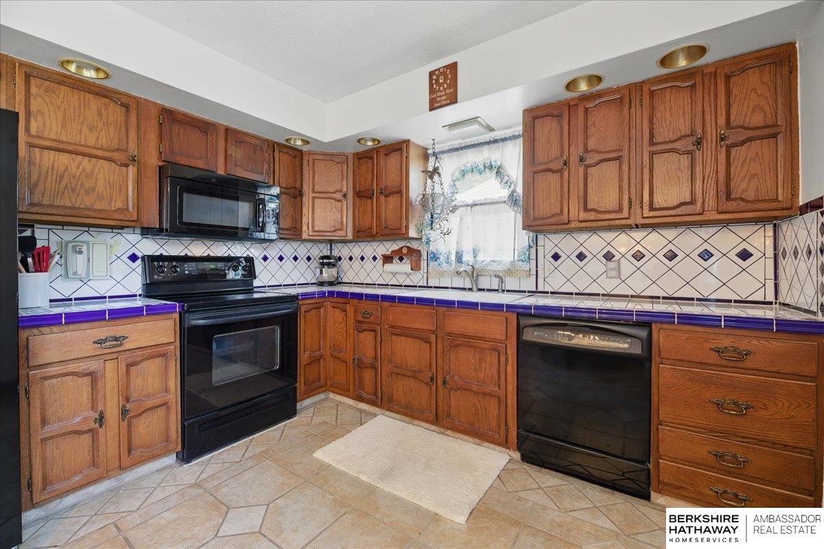 Omaha, Nebraska 68117, United States, 3 Bedrooms Bedrooms, ,2 BathroomsBathrooms,Residential,Pending,144859