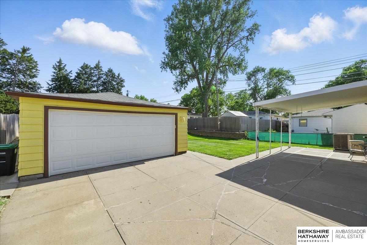 Omaha, Nebraska 68117, United States, 3 Bedrooms Bedrooms, ,2 BathroomsBathrooms,Residential,Pending,144859