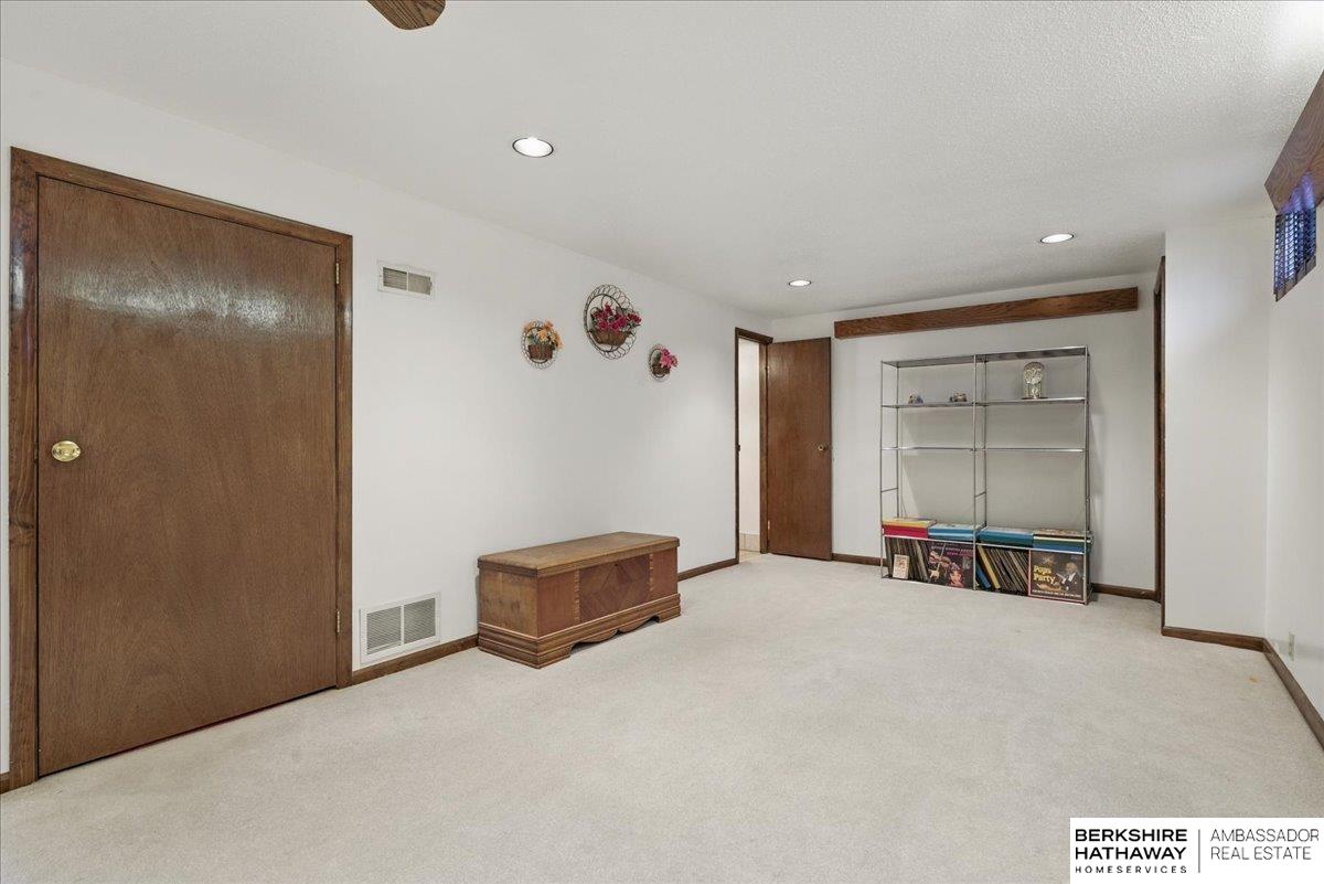 Omaha, Nebraska 68117, United States, 3 Bedrooms Bedrooms, ,2 BathroomsBathrooms,Residential,Pending,144859