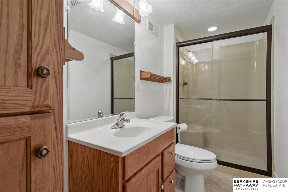 Omaha, Nebraska 68117, United States, 3 Bedrooms Bedrooms, ,2 BathroomsBathrooms,Residential,Pending,144859