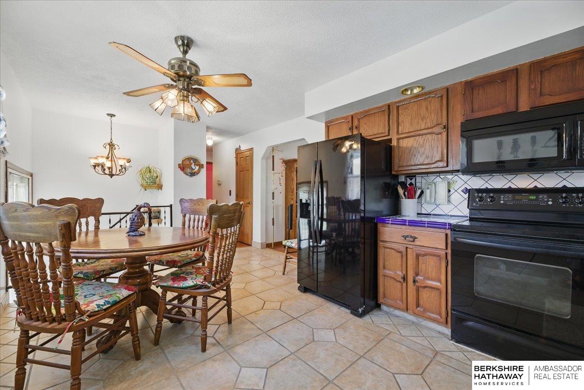 Omaha, Nebraska 68117, United States, 3 Bedrooms Bedrooms, ,2 BathroomsBathrooms,Residential,Pending,144859