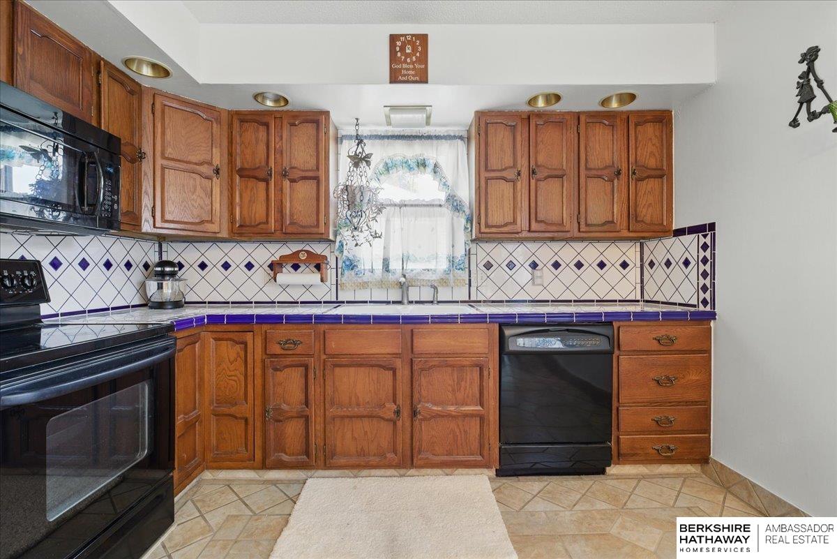 Omaha, Nebraska 68117, United States, 3 Bedrooms Bedrooms, ,2 BathroomsBathrooms,Residential,Pending,144859