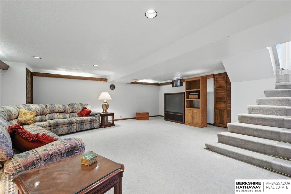 Omaha, Nebraska 68117, United States, 3 Bedrooms Bedrooms, ,2 BathroomsBathrooms,Residential,Pending,144859