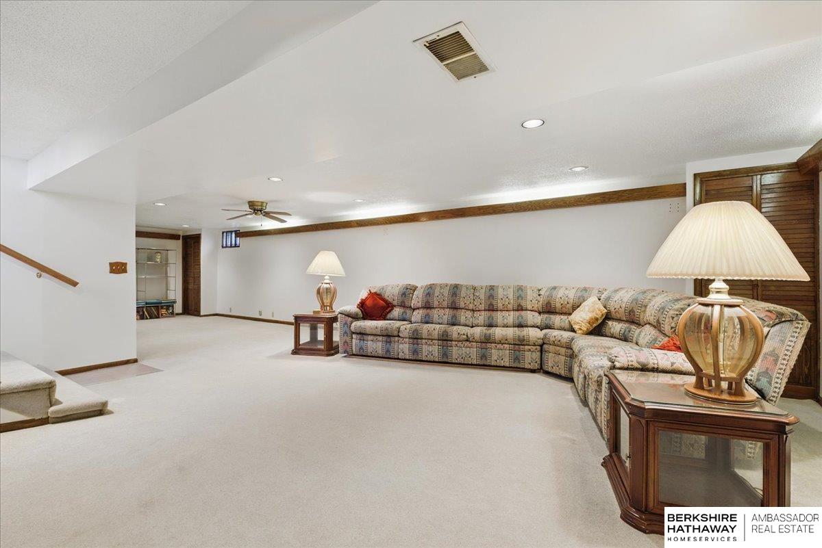 Omaha, Nebraska 68117, United States, 3 Bedrooms Bedrooms, ,2 BathroomsBathrooms,Residential,Pending,144859