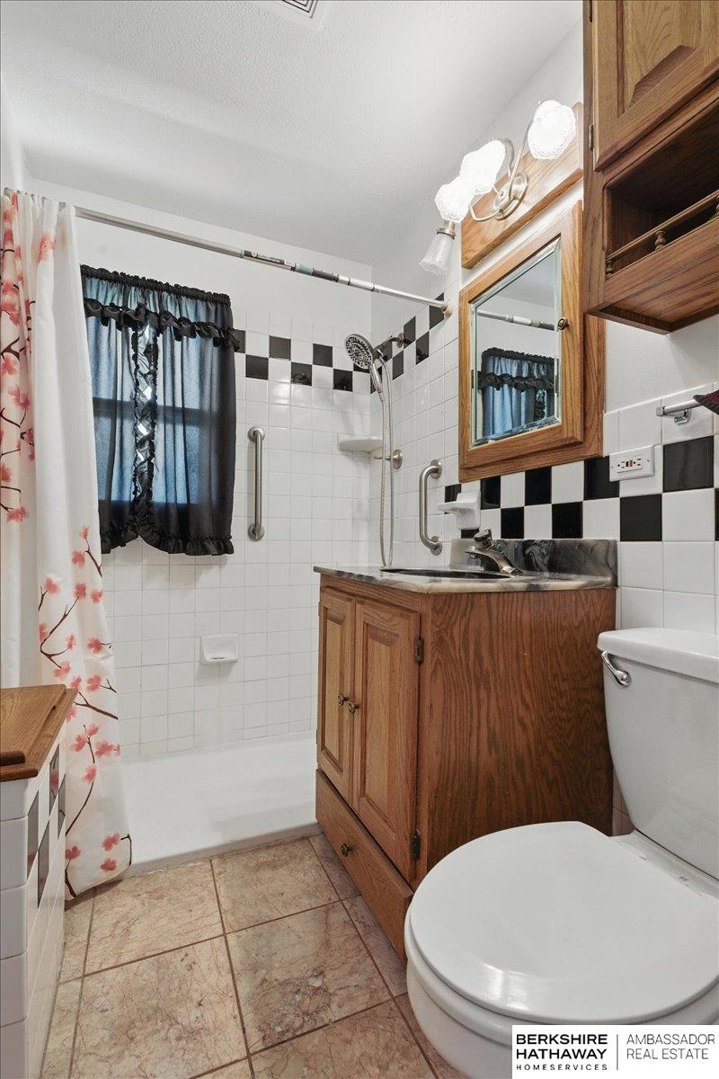 Omaha, Nebraska 68117, United States, 3 Bedrooms Bedrooms, ,2 BathroomsBathrooms,Residential,Pending,144859