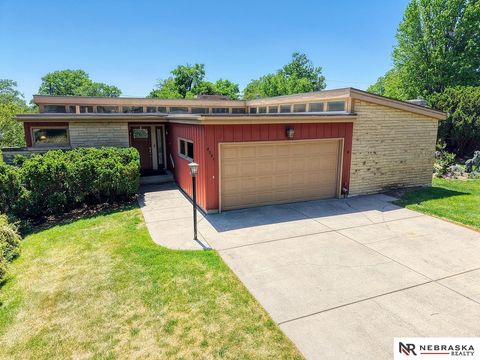 Photo of 4351 Washington Street, Lincoln, NE 68506 (MLS # 22614454)