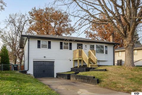 Photo of 5424 S 107th Street, Omaha, NE 68127 (MLS # 22533314)