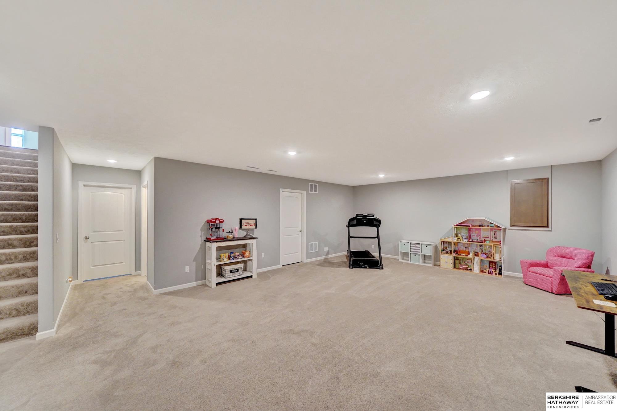 Papillion, Nebraska 68046, United States, 4 Bedrooms Bedrooms, ,3 BathroomsBathrooms,Residential,Active,203632