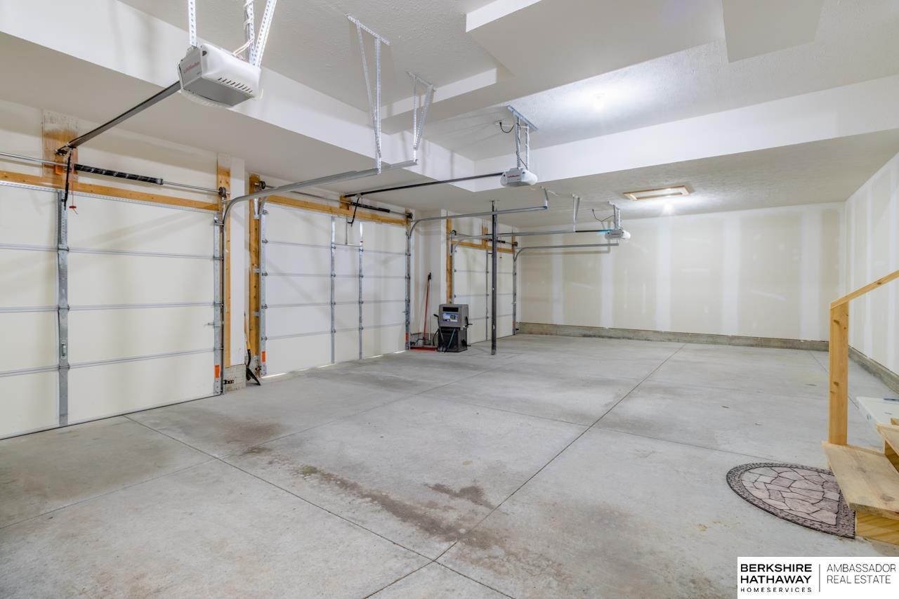 Papillion, Nebraska 68046, United States, 4 Bedrooms Bedrooms, ,3 BathroomsBathrooms,Residential,Active,232736