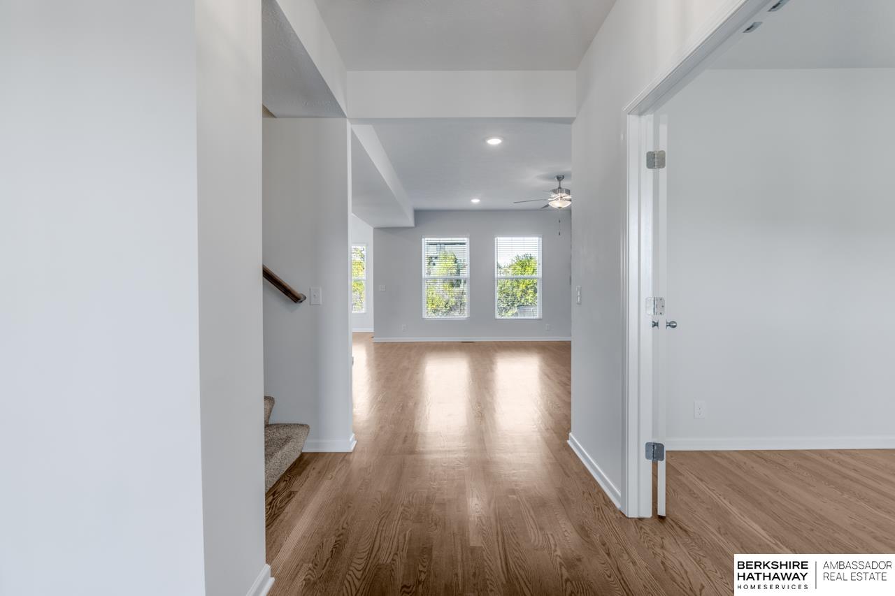 Papillion, Nebraska 68046, United States, 4 Bedrooms Bedrooms, ,3 BathroomsBathrooms,Residential,Active,232736