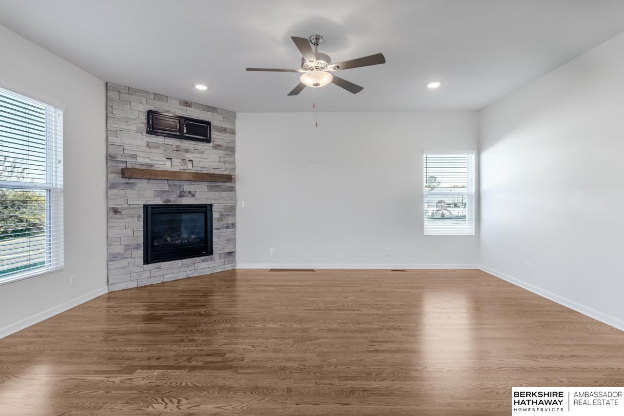 Papillion, Nebraska 68046, United States, 4 Bedrooms Bedrooms, ,3 BathroomsBathrooms,Residential,Active,232736