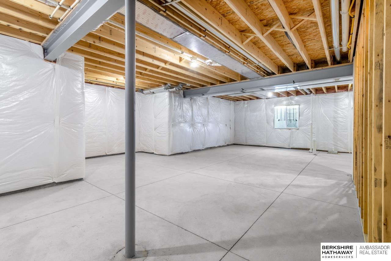 Papillion, Nebraska 68046, United States, 4 Bedrooms Bedrooms, ,3 BathroomsBathrooms,Residential,Active,232736