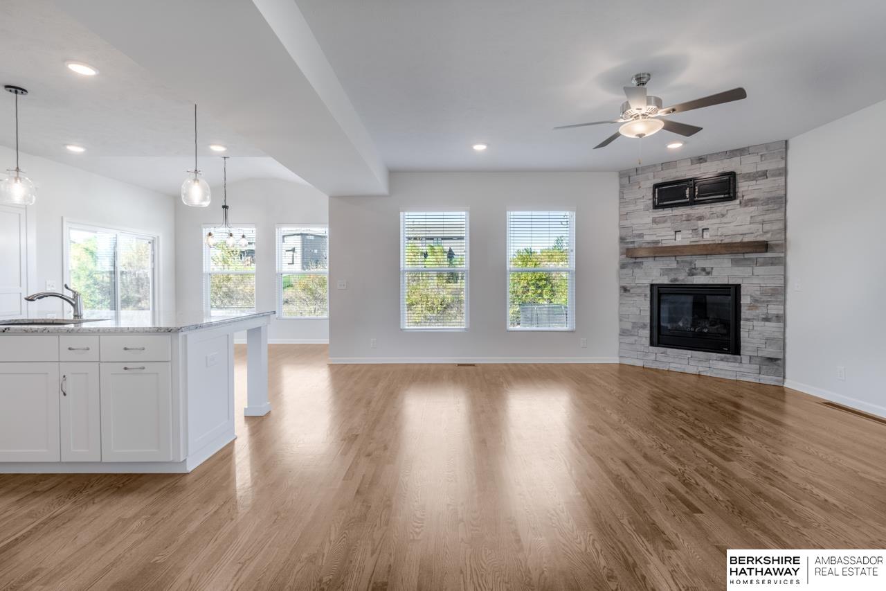 Papillion, Nebraska 68046, United States, 4 Bedrooms Bedrooms, ,3 BathroomsBathrooms,Residential,Active,232736