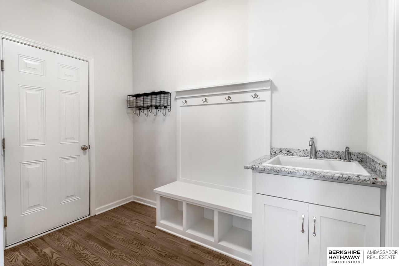 Papillion, Nebraska 68046, United States, 4 Bedrooms Bedrooms, ,3 BathroomsBathrooms,Residential,Active,232736