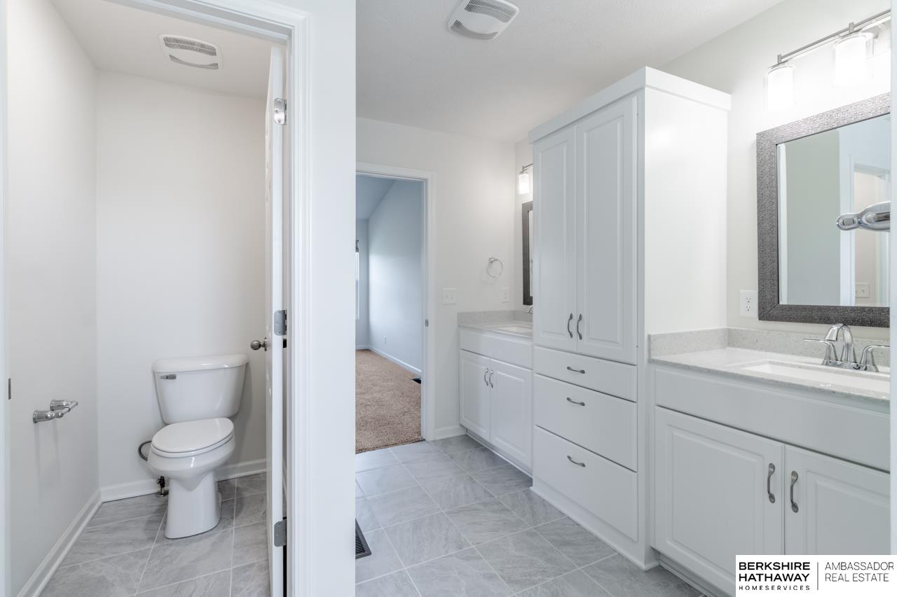 Papillion, Nebraska 68046, United States, 4 Bedrooms Bedrooms, ,3 BathroomsBathrooms,Residential,Active,232736