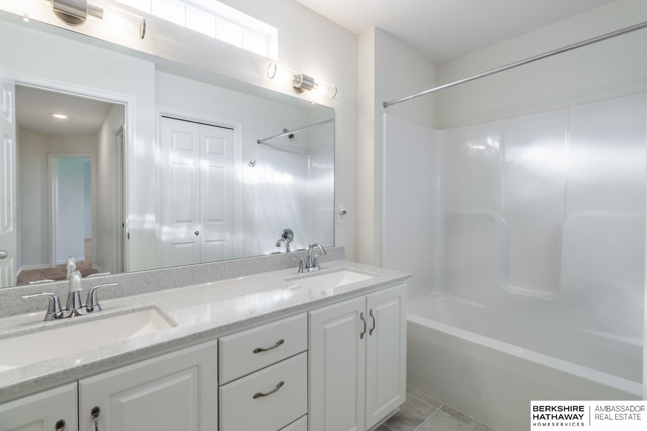 Papillion, Nebraska 68046, United States, 4 Bedrooms Bedrooms, ,3 BathroomsBathrooms,Residential,Active,232736