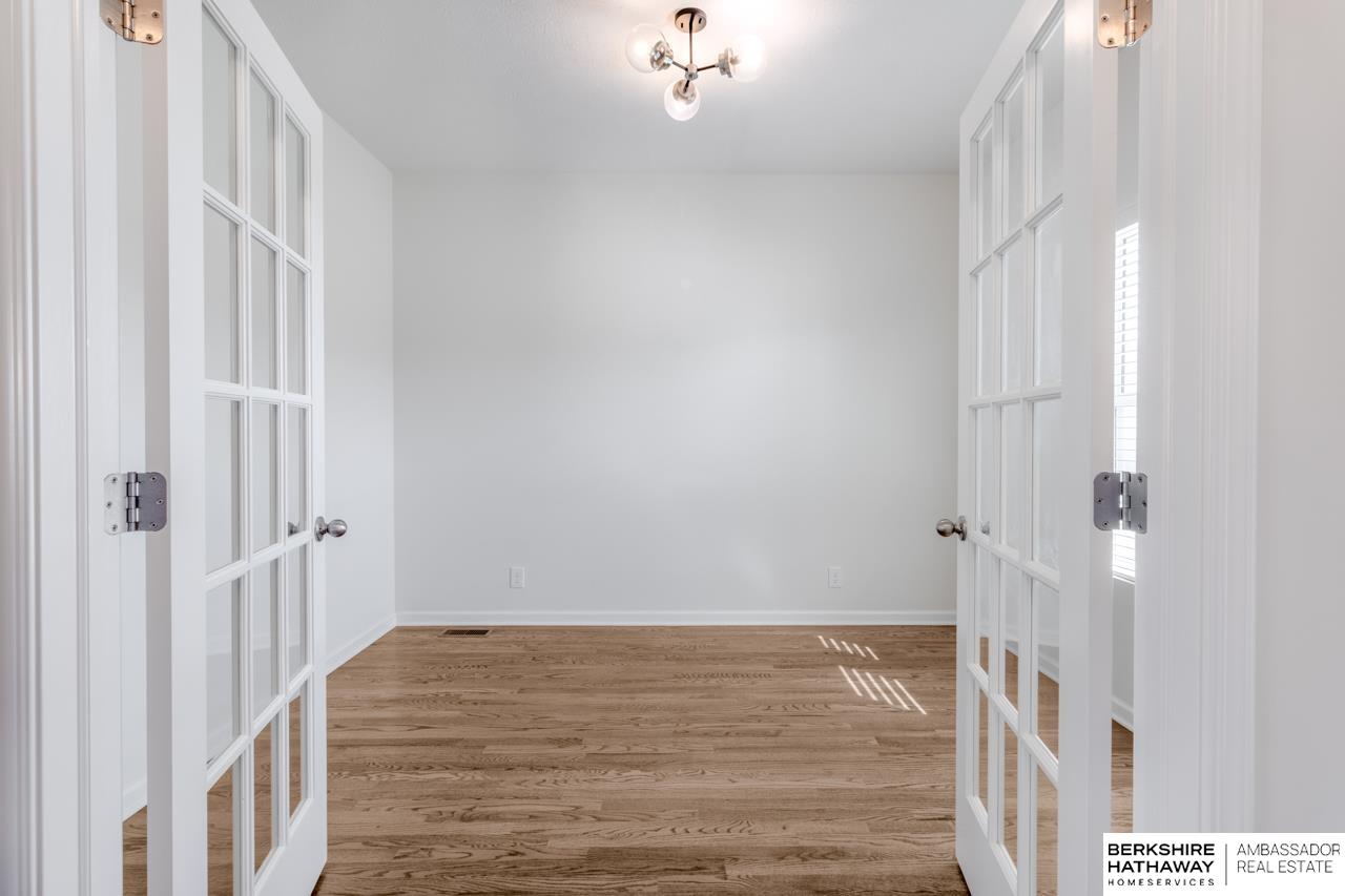 Papillion, Nebraska 68046, United States, 4 Bedrooms Bedrooms, ,3 BathroomsBathrooms,Residential,Active,232736