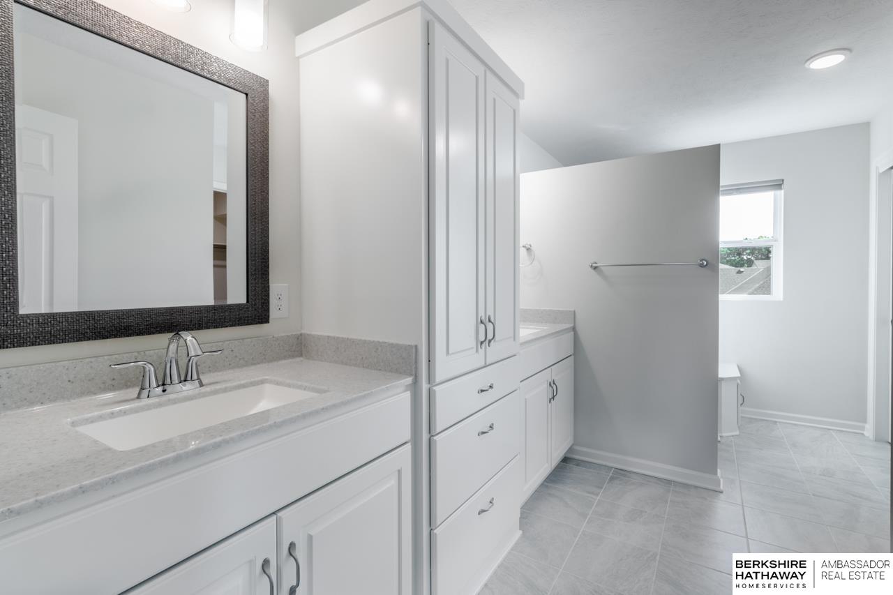 Papillion, Nebraska 68046, United States, 4 Bedrooms Bedrooms, ,3 BathroomsBathrooms,Residential,Active,232736