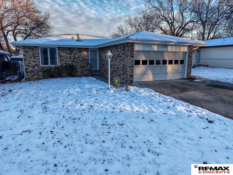 Photo of 5320 Spruce Street, Lincoln, NE 68516 (MLS # 22534381)