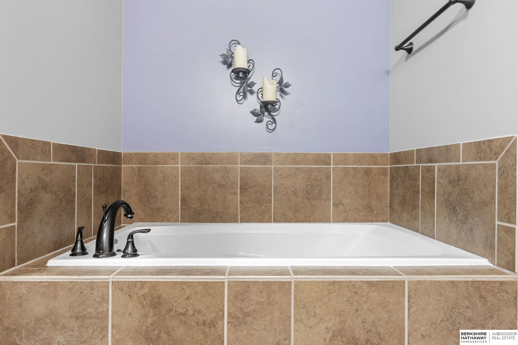 Papillion, Nebraska 68133, United States, 4 Bedrooms Bedrooms, ,3 BathroomsBathrooms,Residential,Active,222313