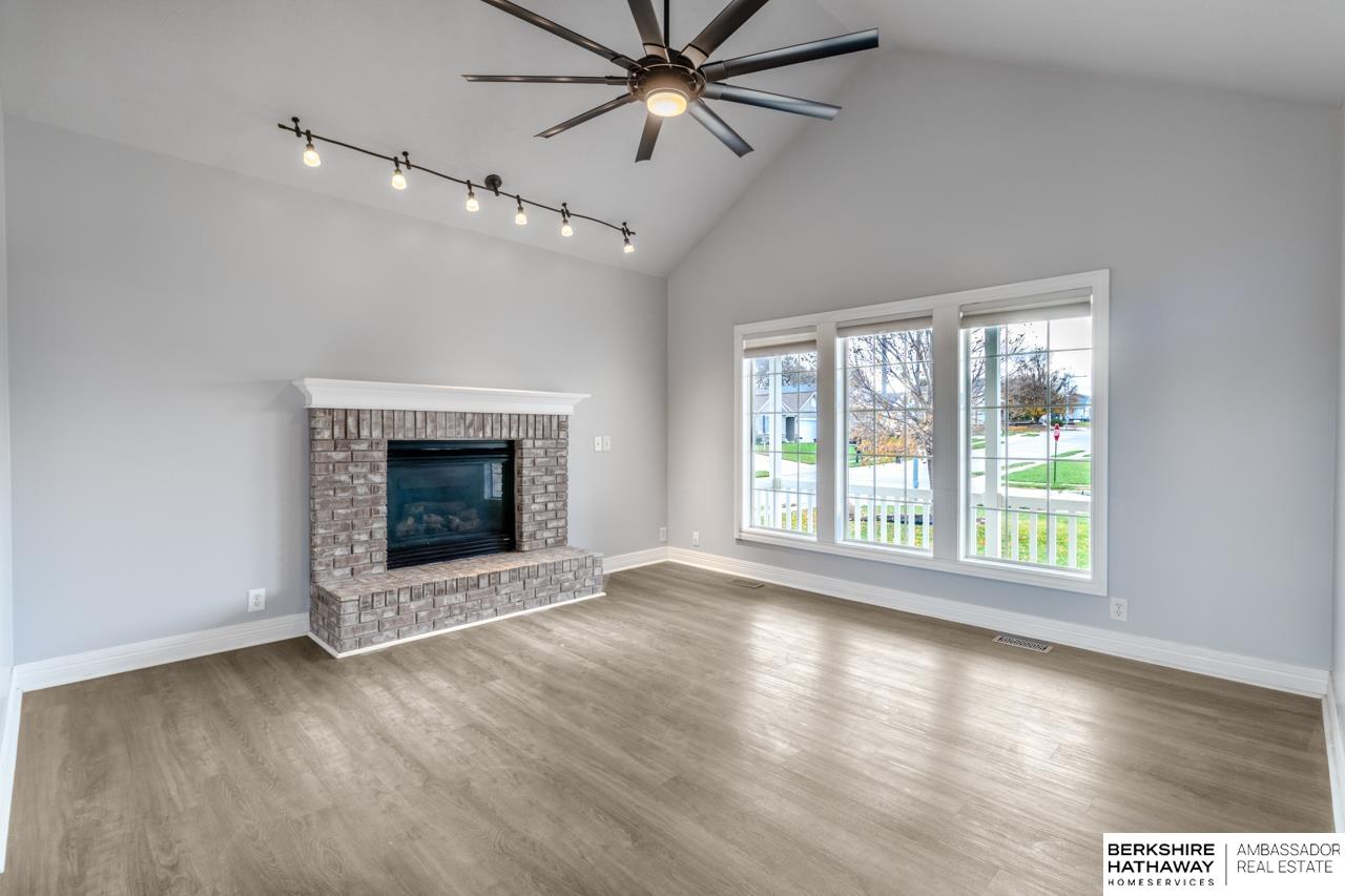 Papillion, Nebraska 68133, United States, 4 Bedrooms Bedrooms, ,3 BathroomsBathrooms,Residential,Active,222313