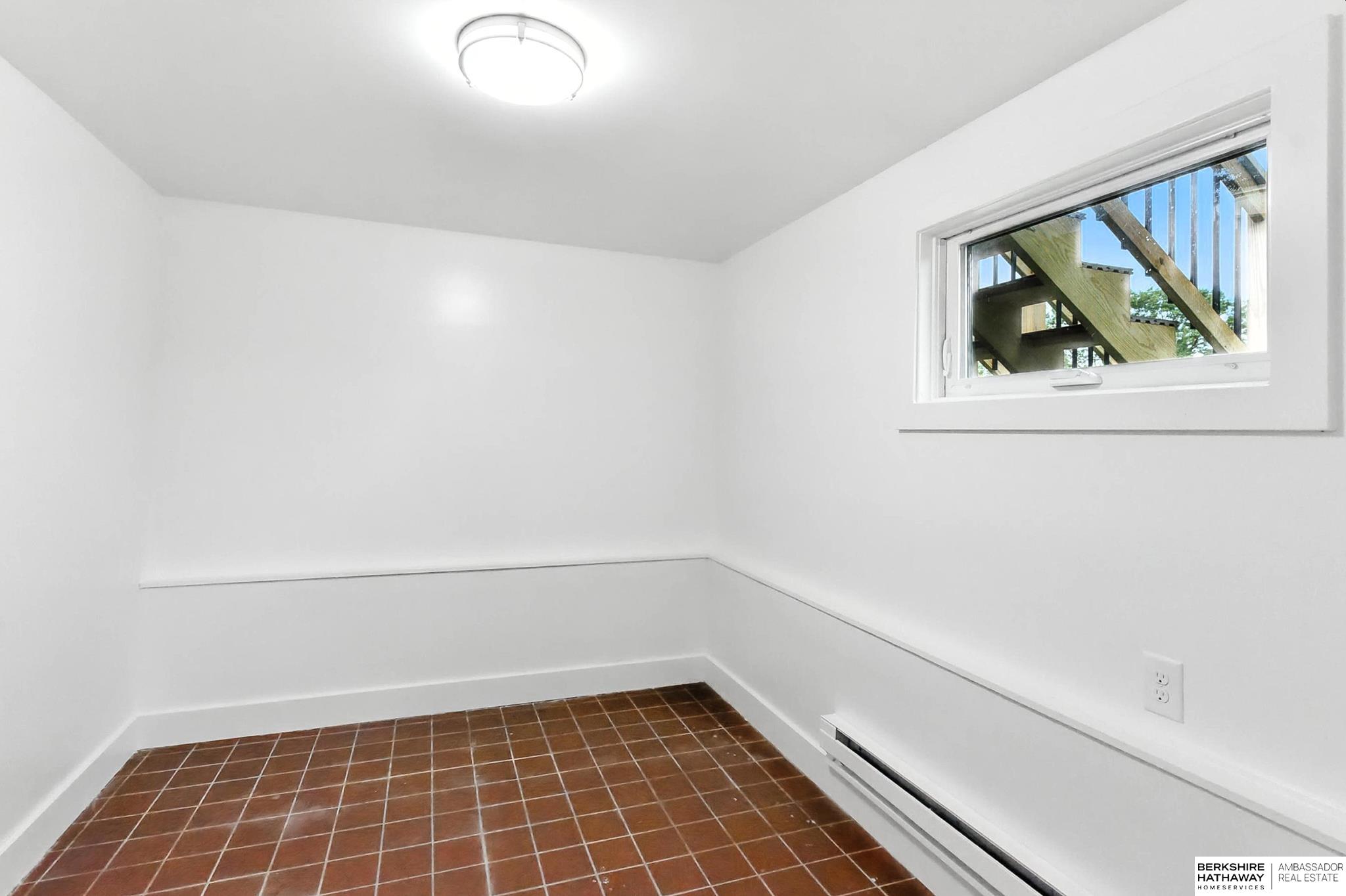 Lincoln, Nebraska 68510, United States, 3 Bedrooms Bedrooms, ,2 BathroomsBathrooms,Residential,Active,192642