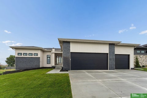 Photo of 21126 Atwood Avenue, Elkhorn, NE 68022 (MLS # 22618500)