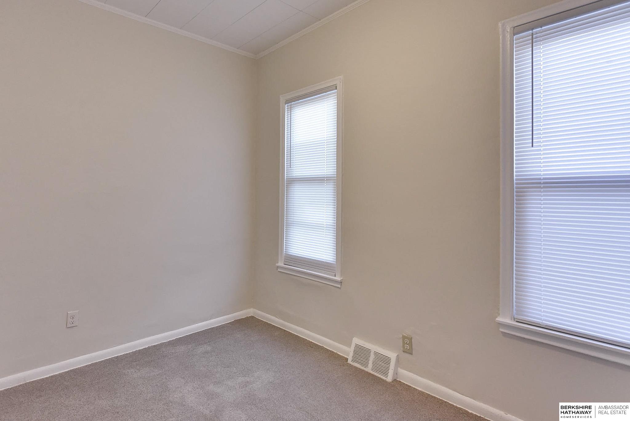 Omaha, Nebraska 68107, United States, 10 Bedrooms Bedrooms, ,4 BathroomsBathrooms,Residential,Active,86492