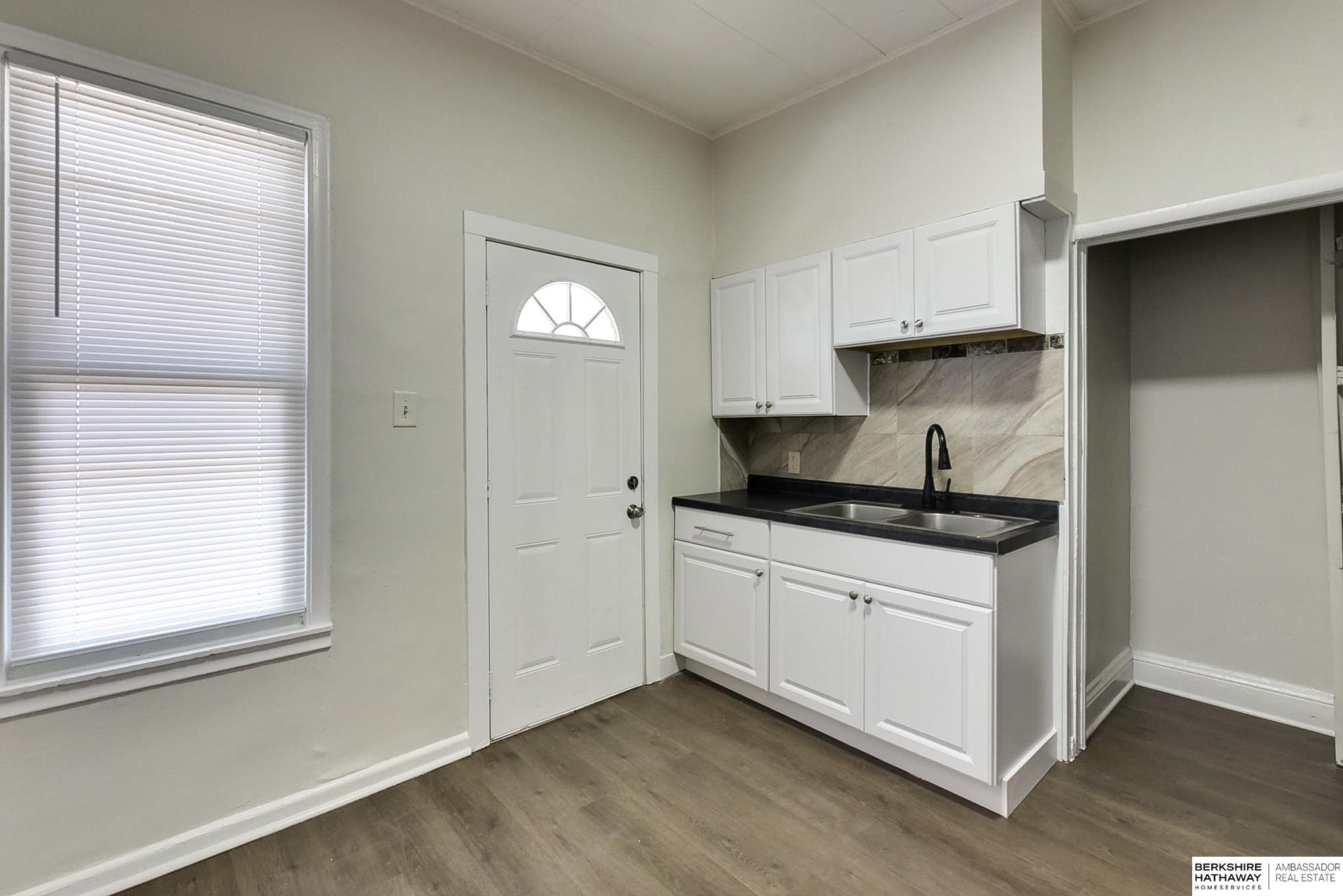 Omaha, Nebraska 68107, United States, 10 Bedrooms Bedrooms, ,4 BathroomsBathrooms,Residential,Active,86492