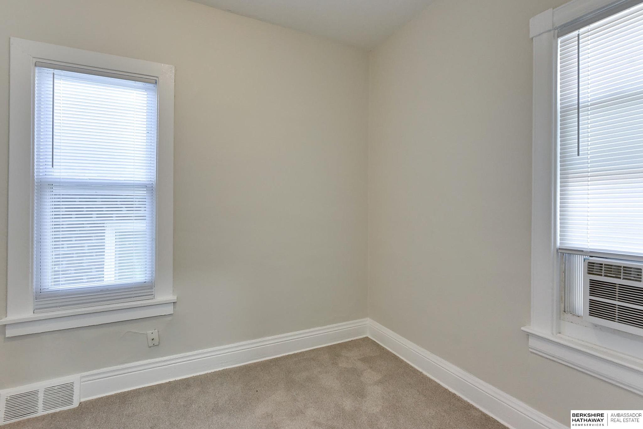 Omaha, Nebraska 68107, United States, 10 Bedrooms Bedrooms, ,4 BathroomsBathrooms,Residential,Active,86492