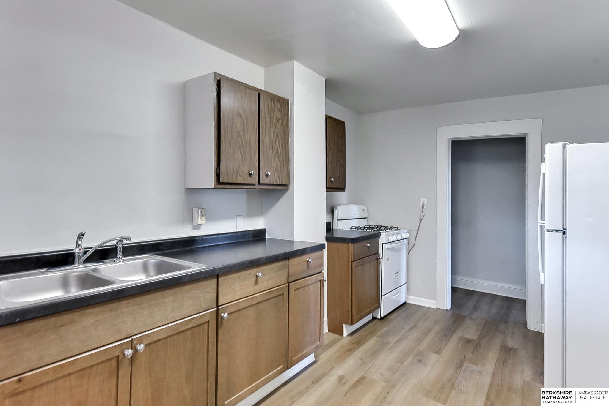 Omaha, Nebraska 68107, United States, 10 Bedrooms Bedrooms, ,4 BathroomsBathrooms,Residential,Active,86492