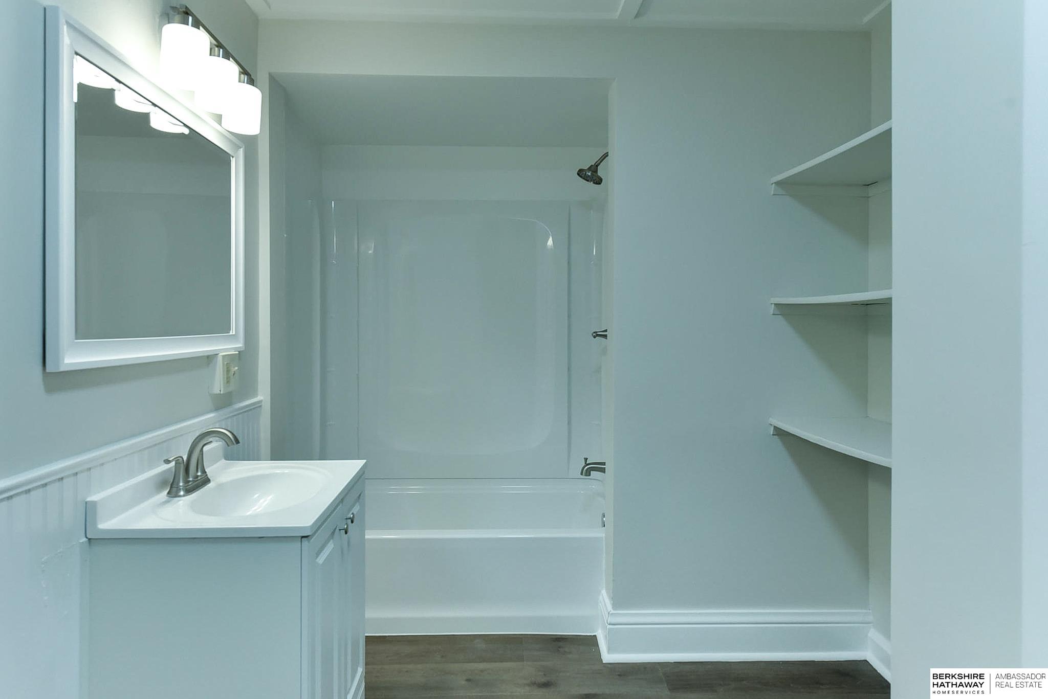 Omaha, Nebraska 68107, United States, 10 Bedrooms Bedrooms, ,4 BathroomsBathrooms,Residential,Active,86492