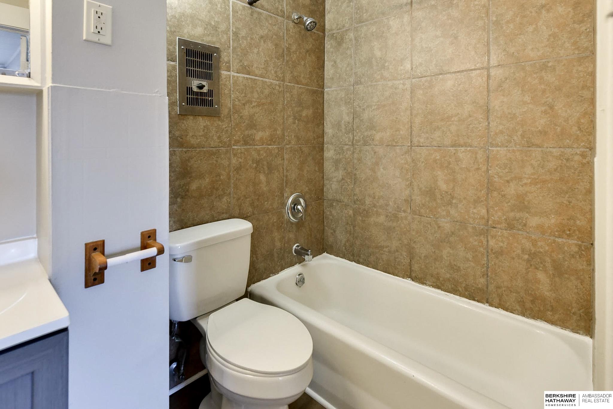 Omaha, Nebraska 68107, United States, 10 Bedrooms Bedrooms, ,4 BathroomsBathrooms,Residential,Active,86492