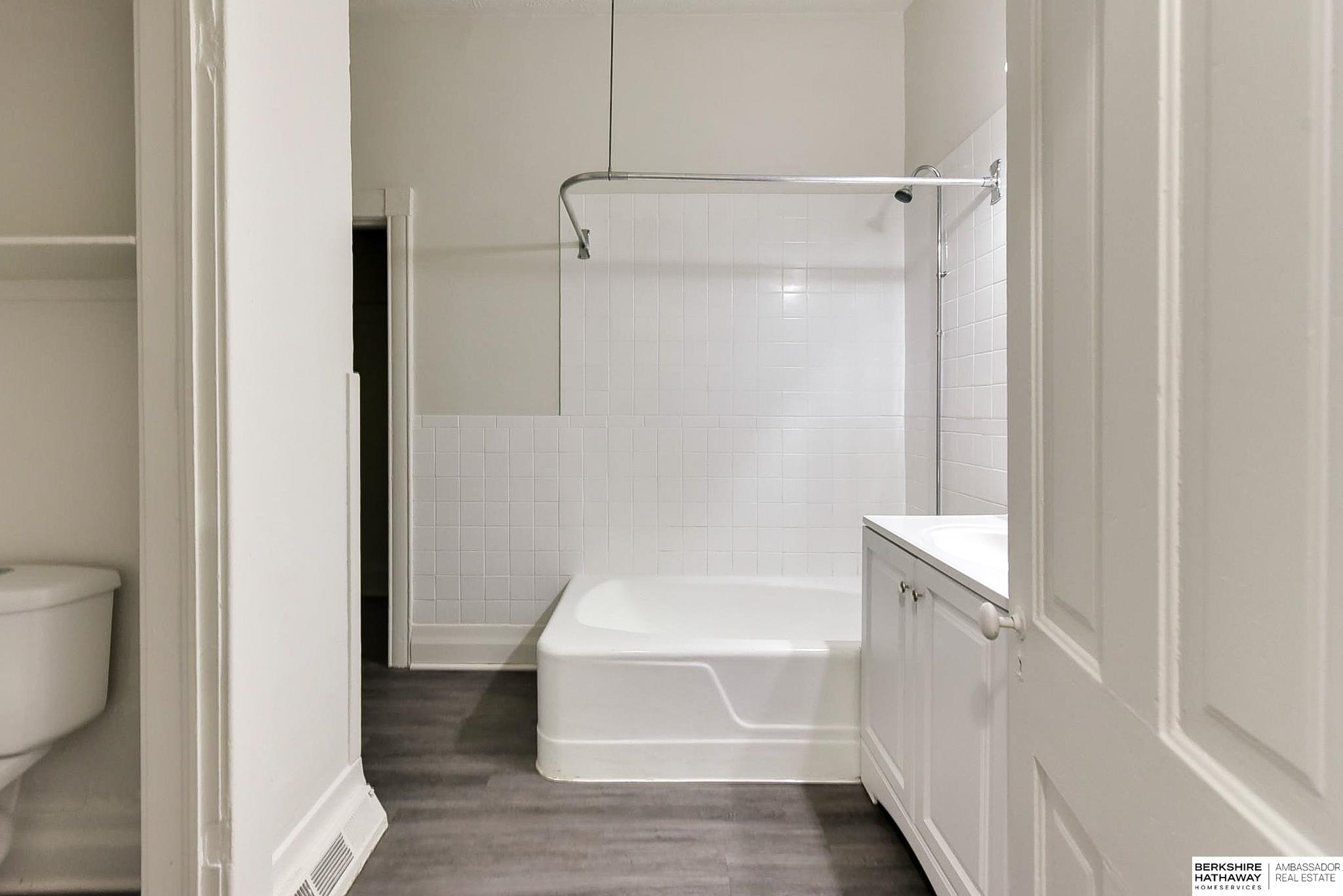 Omaha, Nebraska 68107, United States, 10 Bedrooms Bedrooms, ,4 BathroomsBathrooms,Residential,Active,86492