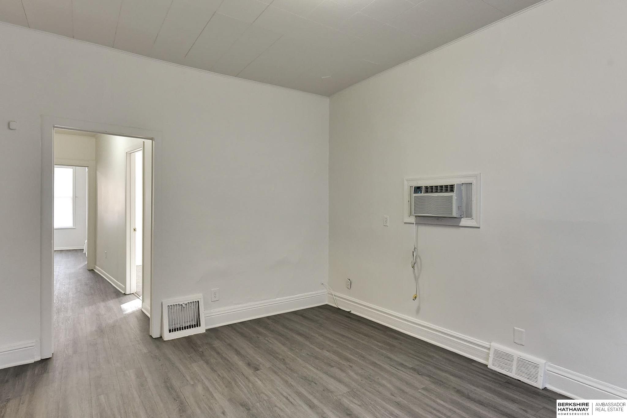 Omaha, Nebraska 68107, United States, 10 Bedrooms Bedrooms, ,4 BathroomsBathrooms,Residential,Active,86492