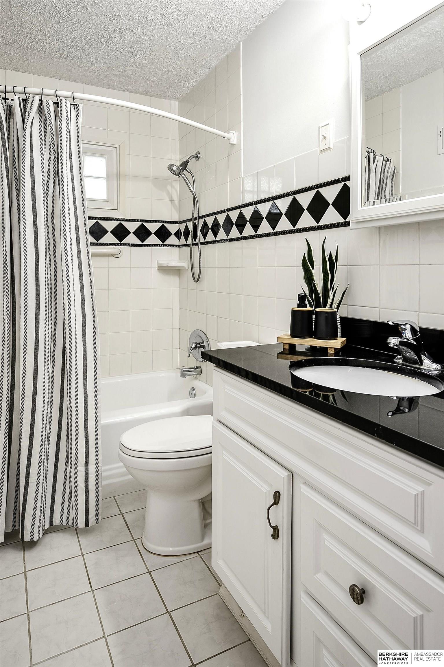 Yutan, Nebraska 68073, United States, 2 Bedrooms Bedrooms, ,2 BathroomsBathrooms,Residential,Pending,199579