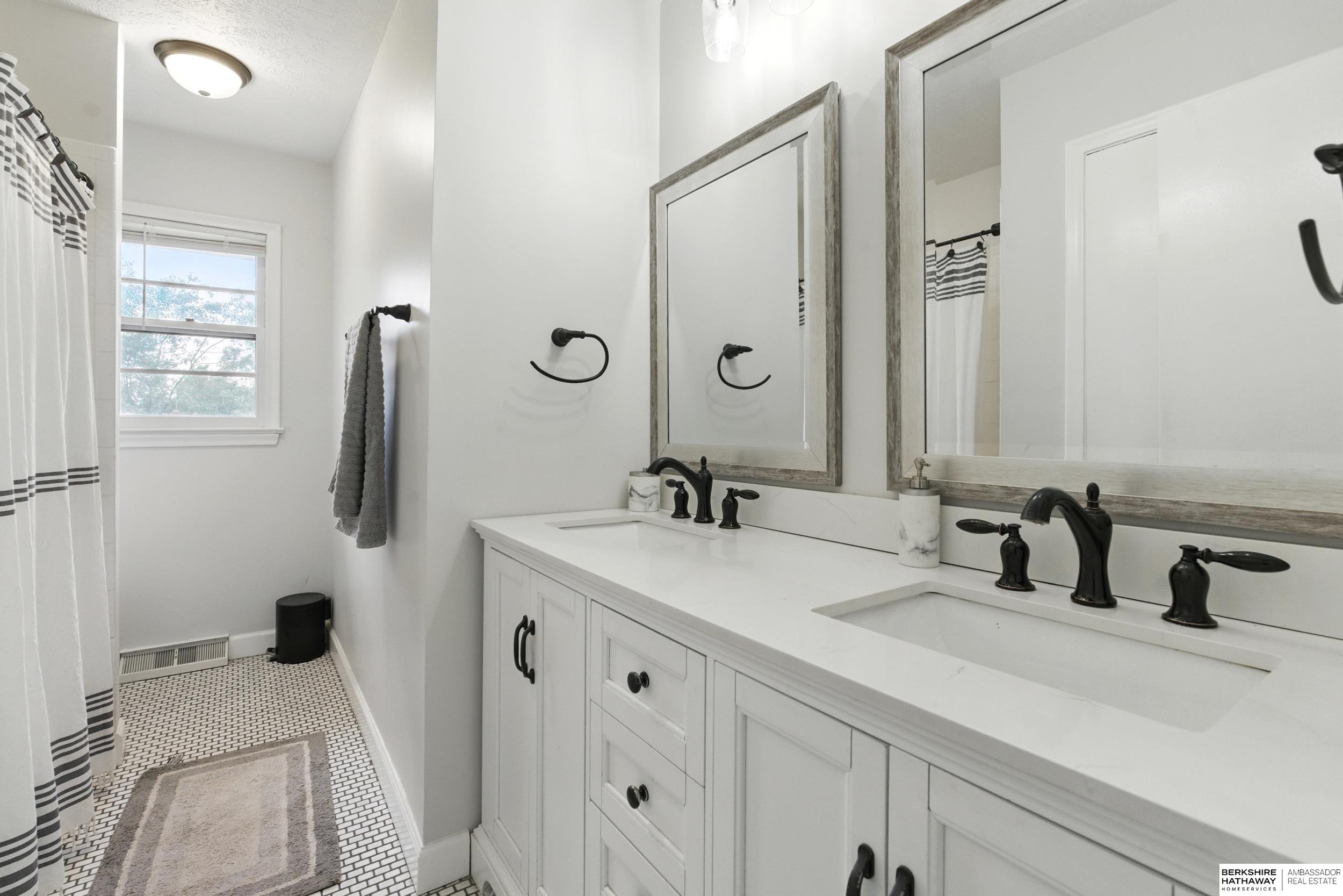 Omaha, Nebraska 68137, United States, 3 Bedrooms Bedrooms, ,2 BathroomsBathrooms,Residential,Pending,138921