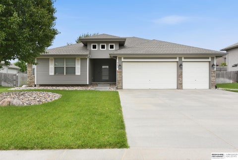 Photo of 4602 S 198th Street, Omaha, NE 68135 (MLS # 22617900)