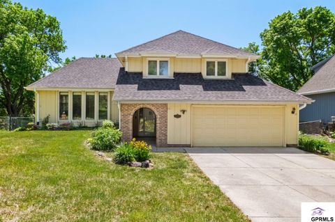 Photo of 10929 Taylor Street, Omaha, NE 68164 (MLS # 22613707)