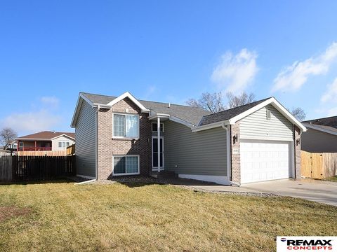 Photo of 1630 Prairie Lane, Lincoln, NE 68521 (MLS # 22606211)